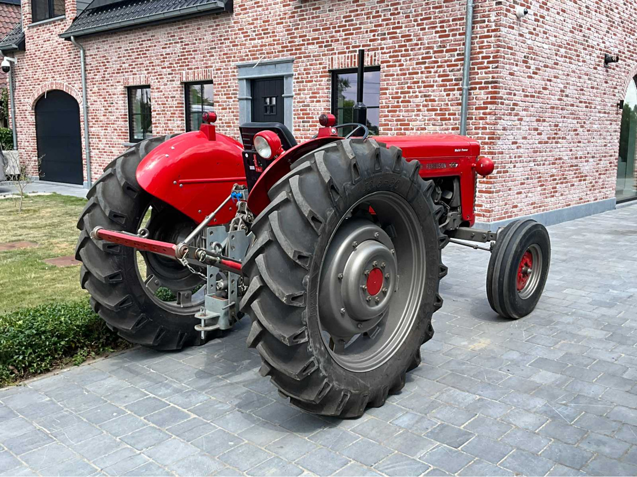 Massey Ferguson - Farm tractor: picture 5 Massey Ferguson - Farm tractor: picture 5
