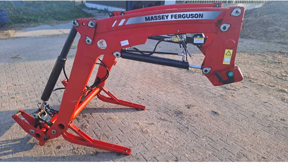 Massey Ferguson - Front loader for tractor: picture 3 Massey Ferguson - Front loader for tractor: picture 3