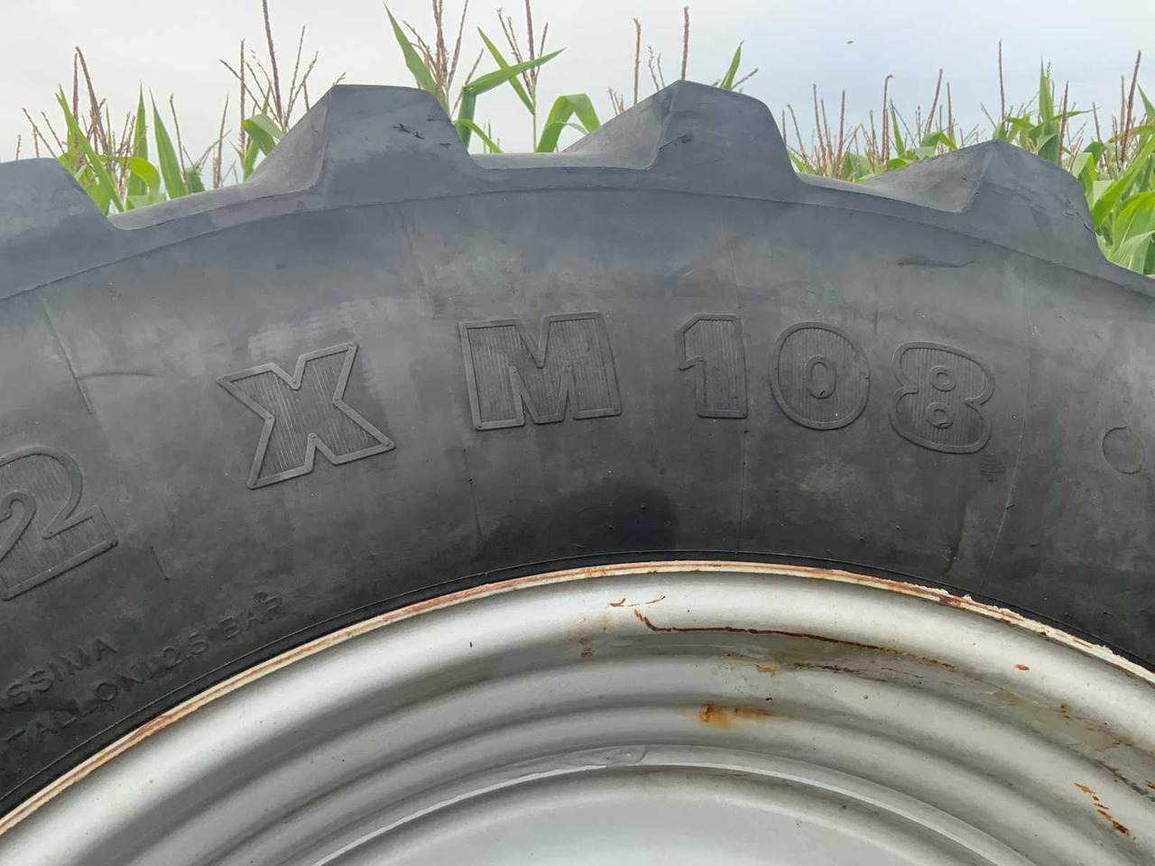 Michelin XM108 - Wheels and tires for Farm tractor: picture 4 Michelin XM108 - Wheels and tires for Farm tractor: picture 4