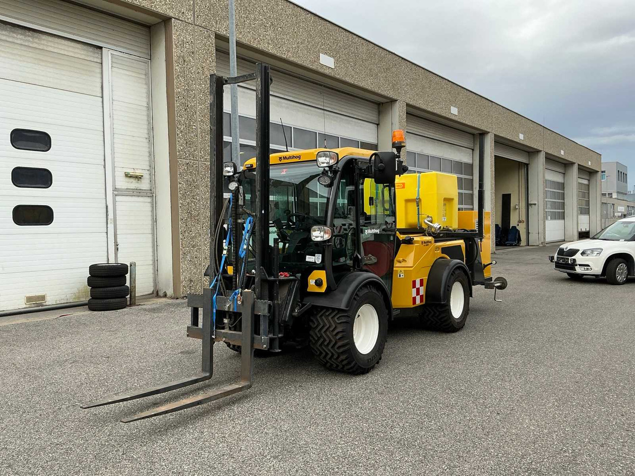 Multihog Zugmaschine - Municipal tractor: picture 2 Multihog Zugmaschine - Municipal tractor: picture 2