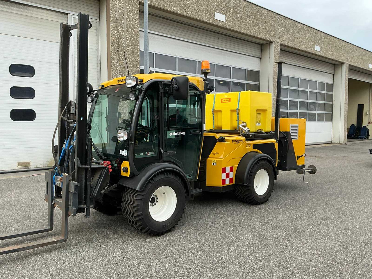 Multihog Zugmaschine - Municipal tractor: picture 1 Multihog Zugmaschine - Municipal tractor: picture 1