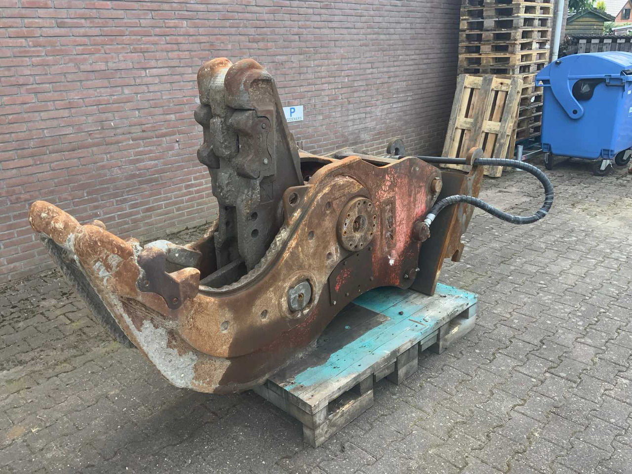 NPK G-18A - Excavator bucket: picture 2 NPK G-18A - Excavator bucket: picture 2