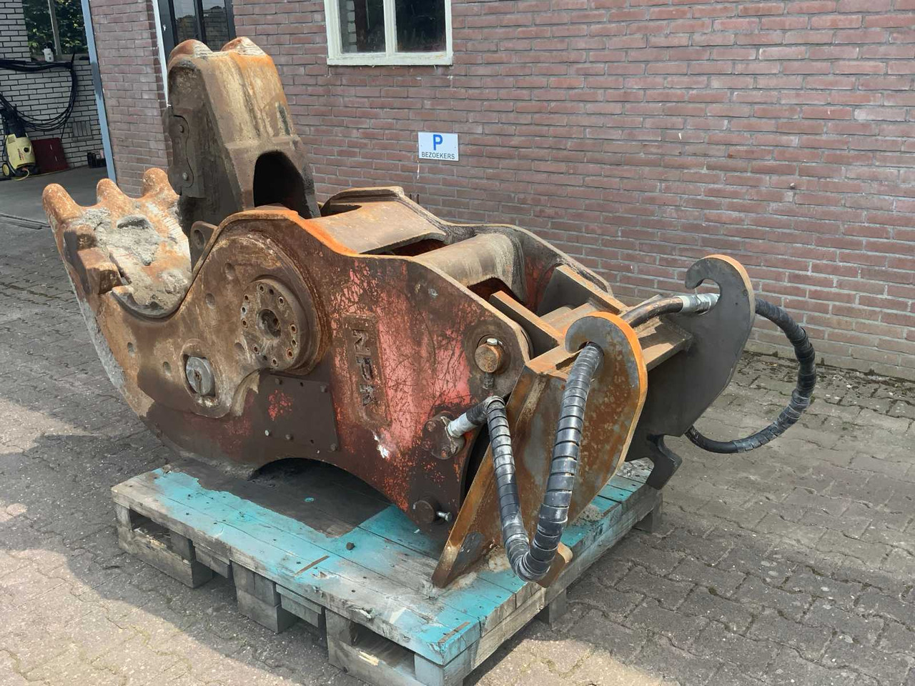 NPK G-18A - Excavator bucket: picture 3 NPK G-18A - Excavator bucket: picture 3