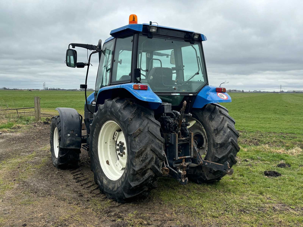 New Holland ts90 - Farm tractor: picture 4 New Holland ts90 - Farm tractor: picture 4
