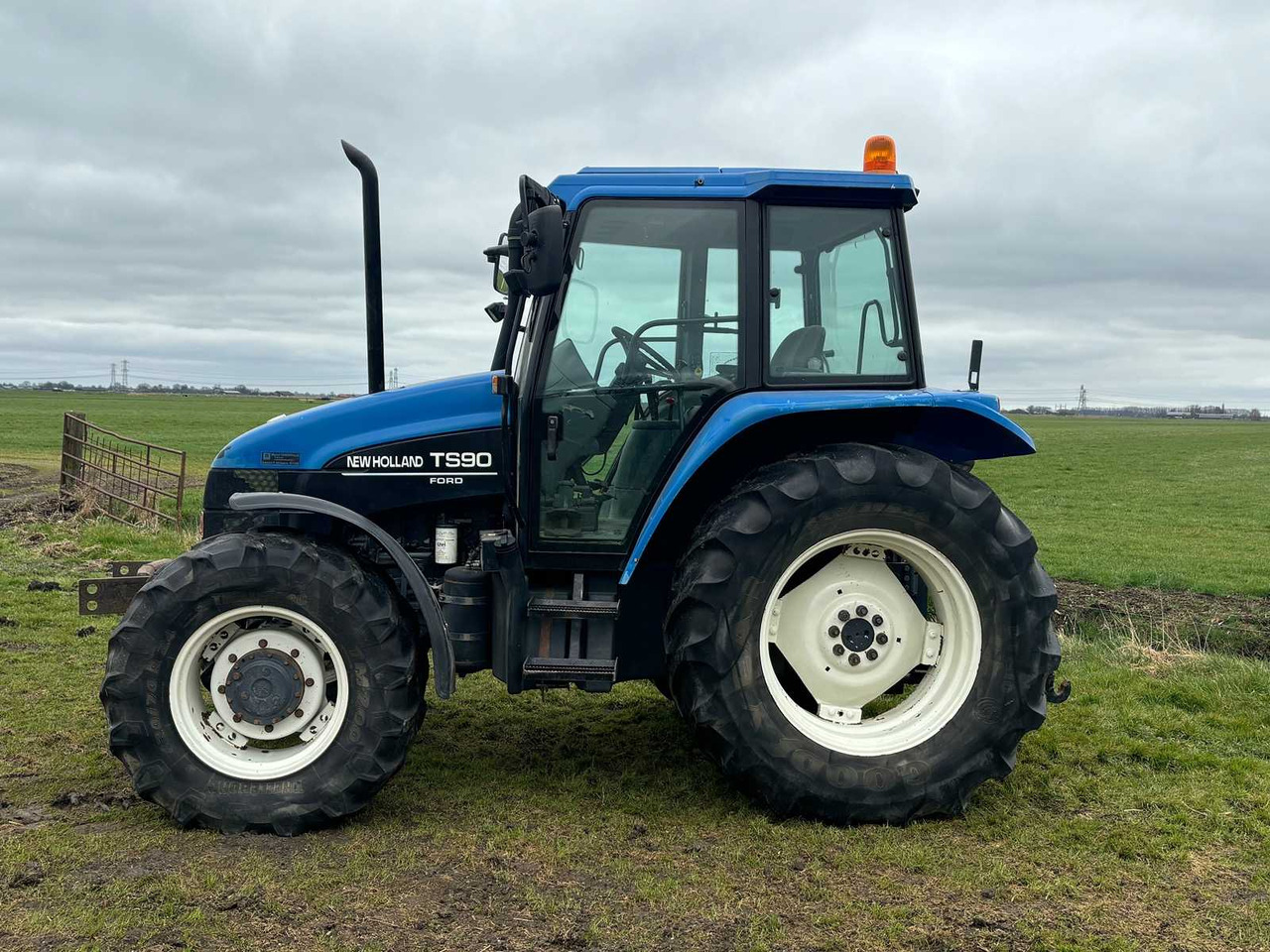 New Holland ts90 - Farm tractor: picture 2 New Holland ts90 - Farm tractor: picture 2