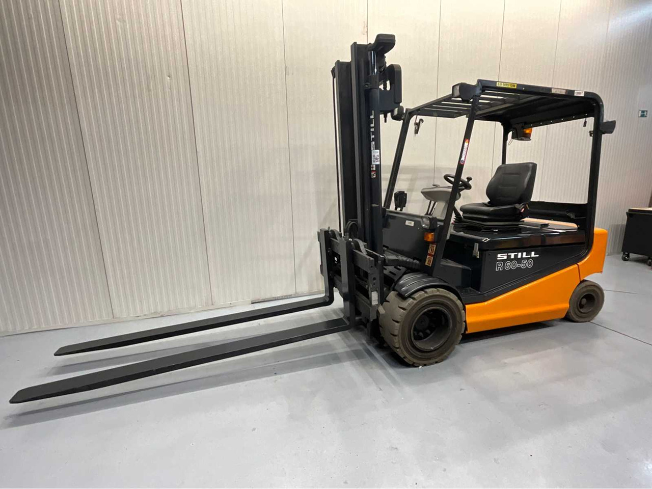 STILL R60-50 - 5000KG FORKLIFT WITH FORK SETTER BATTERY BJ. 2018 - Forklift: picture 1 STILL R60-50 - 5000KG FORKLIFT WITH FORK SETTER BATTERY BJ. 2018 - Forklift: picture 1