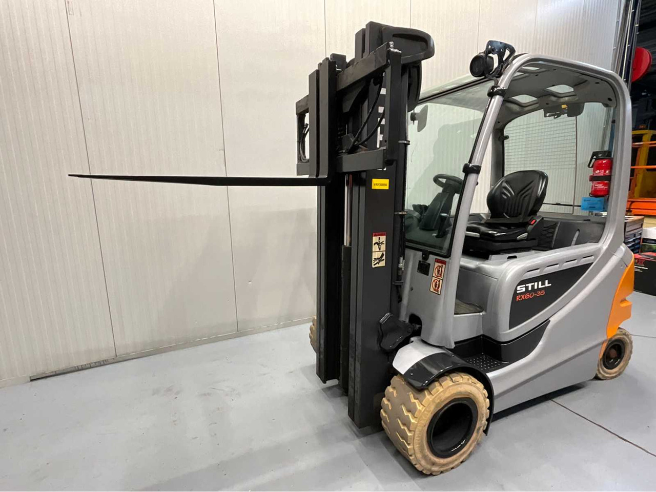 STILL - RX60-35 FORKLIFT TRIPLEX- FREELIFT - BATTERY BJ. 2024 - 3RD AND 4TH FUNCTION -BLUESPOT - Forklift: picture 2 STILL - RX60-35 FORKLIFT TRIPLEX- FREELIFT - BATTERY BJ. 2024 - 3RD AND 4TH FUNCTION -BLUESPOT - Forklift: picture 2