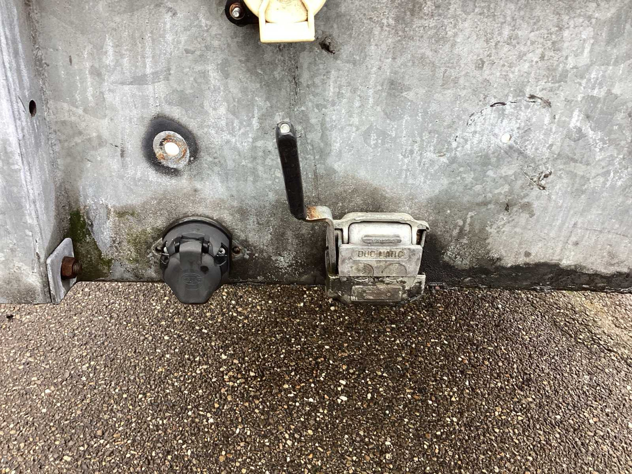 Semi-trailer 2000 VELDHUIZEN SEMI-TRAILER BE SEMI-TRAILER 5.6 TONNES: picture 8 Semi-trailer 2000 VELDHUIZEN SEMI-TRAILER BE SEMI-TRAILER 5.6 TONNES: picture 8