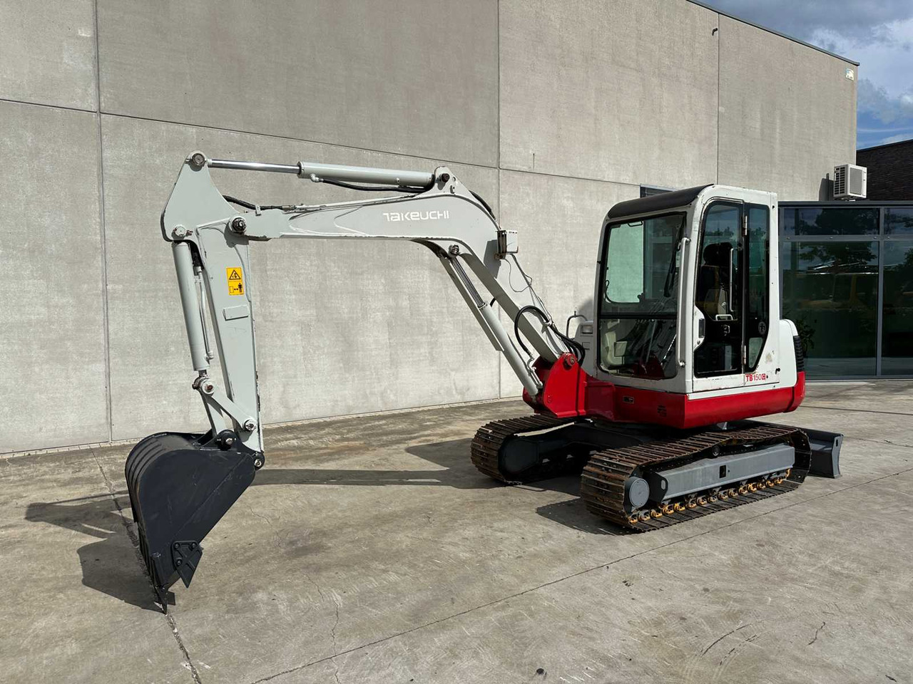 TAKEUCHI - 2010 - TB150C - MIDI EXCAVATOR - Excavator: picture 1 TAKEUCHI - 2010 - TB150C - MIDI EXCAVATOR - Excavator: picture 1