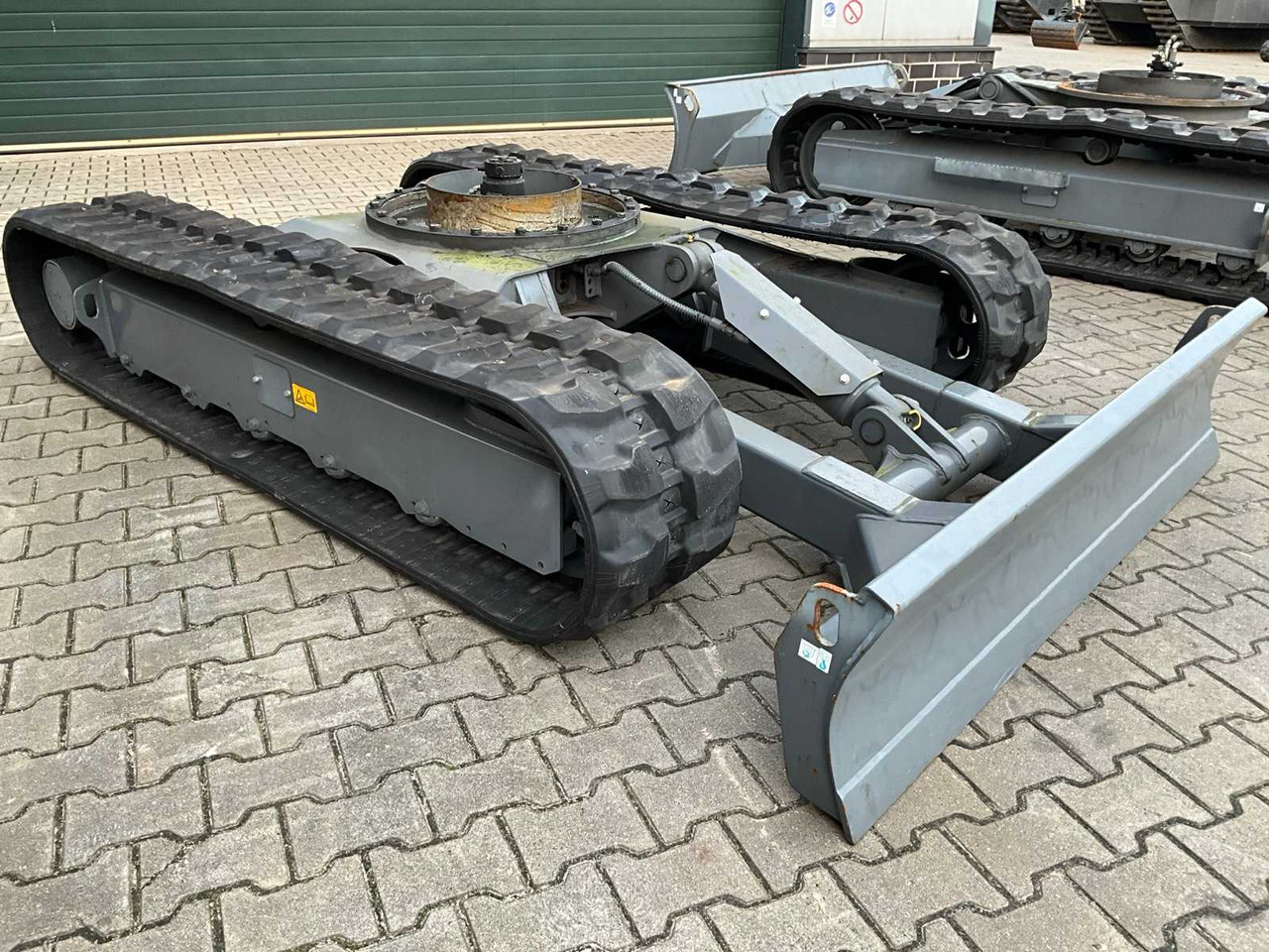 TAKEUCHI TB250-2 TRACKED DUMPER UNDERCARRIAGE - Mini dumper: picture 2 TAKEUCHI TB250-2 TRACKED DUMPER UNDERCARRIAGE - Mini dumper: picture 2