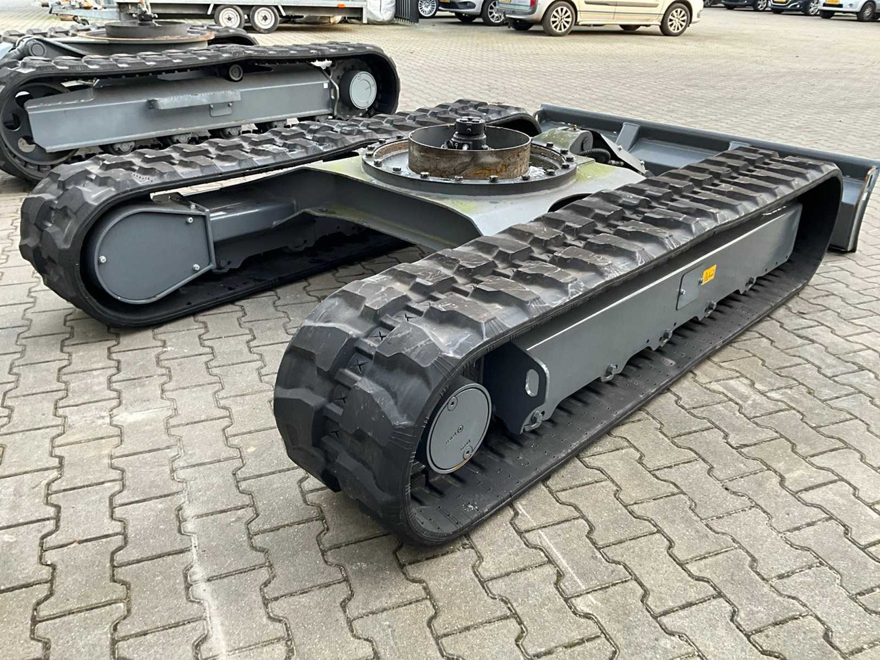 TAKEUCHI TB250-2 TRACKED DUMPER UNDERCARRIAGE - Mini dumper: picture 3 TAKEUCHI TB250-2 TRACKED DUMPER UNDERCARRIAGE - Mini dumper: picture 3