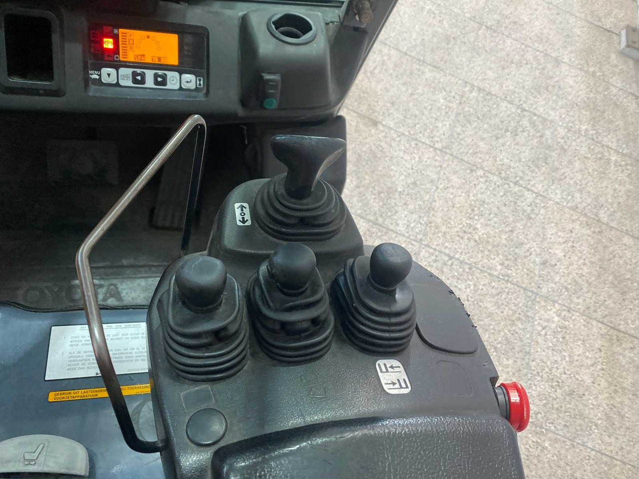 Forklift TOYOTA - 2012 - 8 FBEKT 16 - FORKLIFT TRUCK: picture 10 Forklift TOYOTA - 2012 - 8 FBEKT 16 - FORKLIFT TRUCK: picture 10