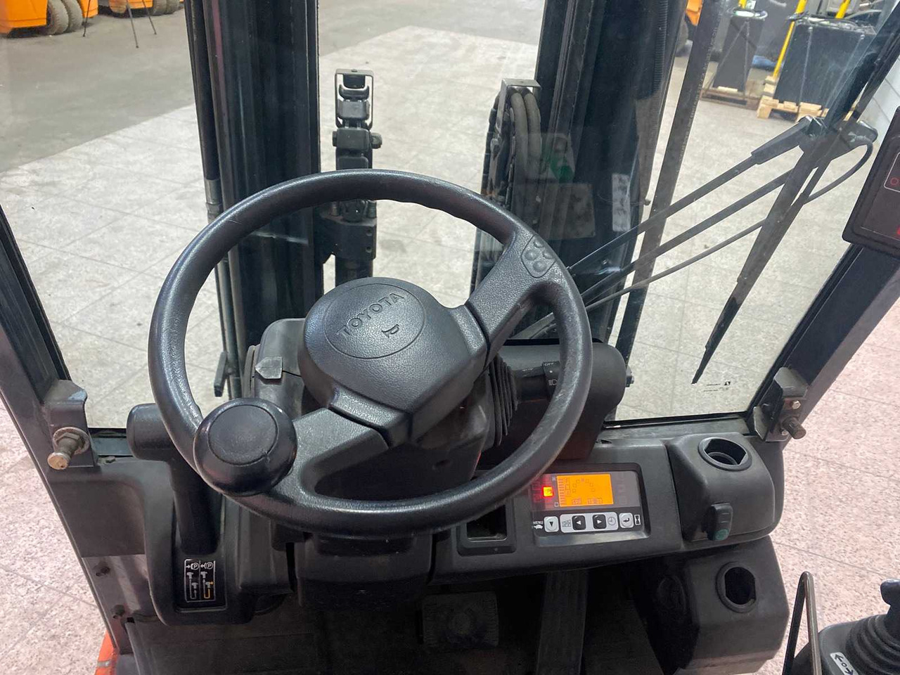 Forklift TOYOTA - 2012 - 8 FBEKT 16 - FORKLIFT TRUCK: picture 9 Forklift TOYOTA - 2012 - 8 FBEKT 16 - FORKLIFT TRUCK: picture 9