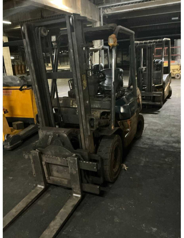 TOYOTA GENEO 25 FORKLIFT WITH ROTATING CARRIAGE - Forklift: picture 2 TOYOTA GENEO 25 FORKLIFT WITH ROTATING CARRIAGE - Forklift: picture 2