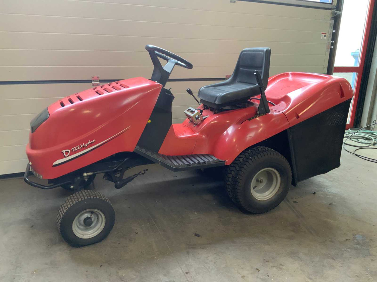 Toron D122 Hydro - Lawn mower: picture 1 Toron D122 Hydro - Lawn mower: picture 1
