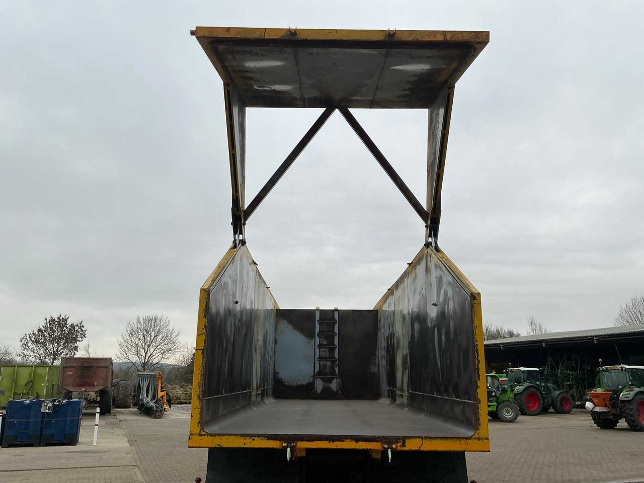 Truck 2005 GINAF GINC 3085 X4446 AGRICULTURAL TRUCK WITH TIPPER: picture 6 Truck 2005 GINAF GINC 3085 X4446 AGRICULTURAL TRUCK WITH TIPPER: picture 6