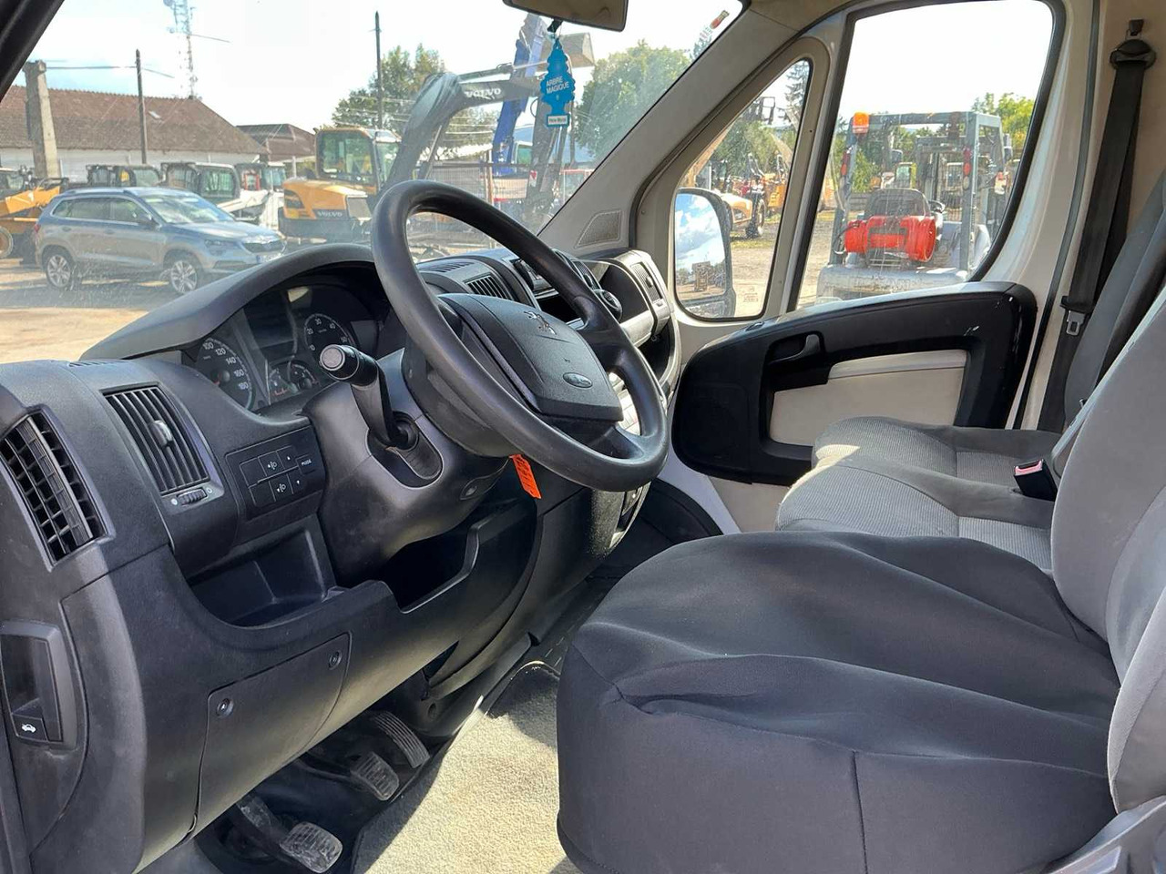 Truck PEUGEOT - BOXER 35 35 2.2 HDI - DOUBLE CAB TIPPER TRUCK - 2012: picture 28