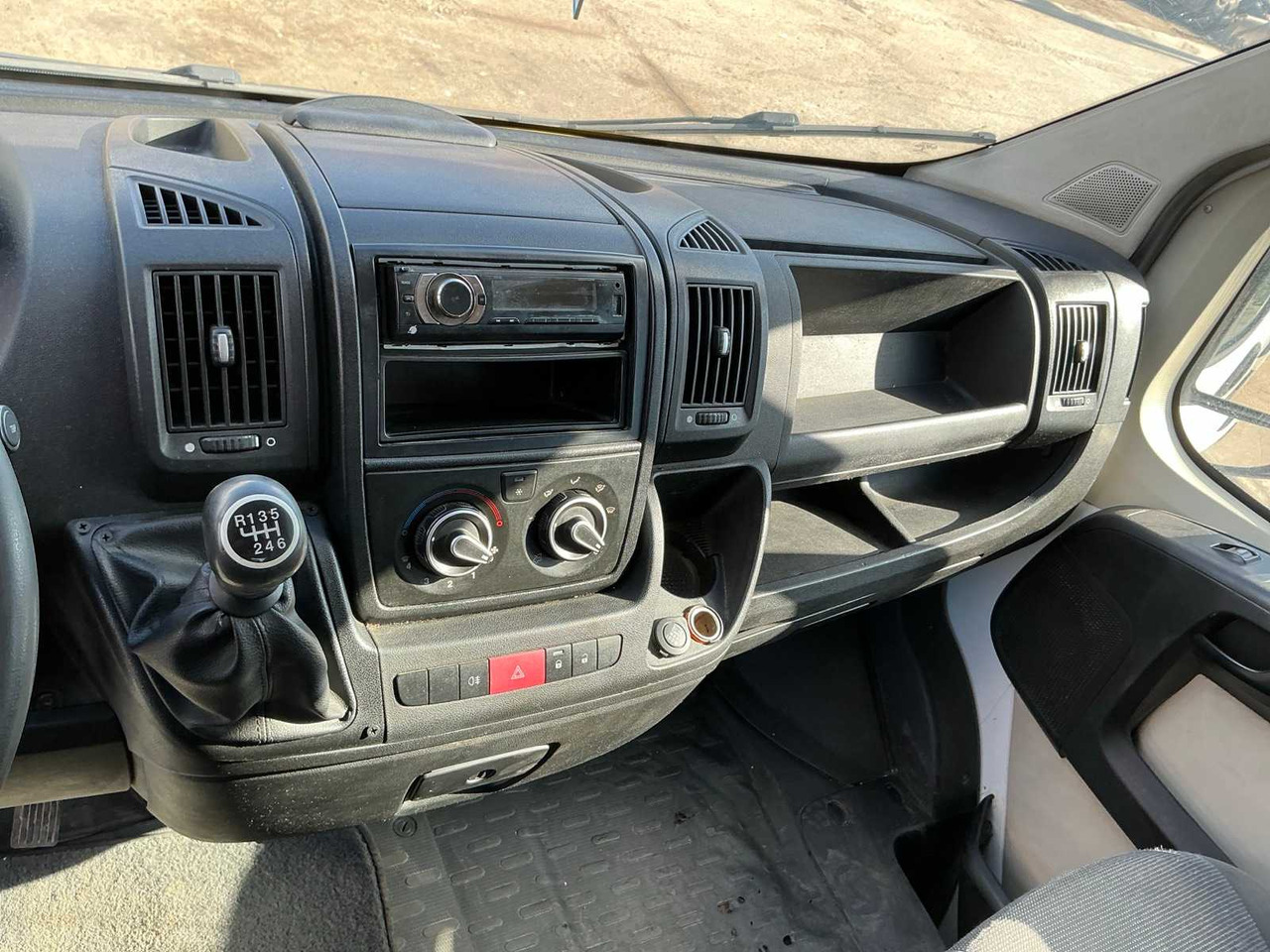 Truck PEUGEOT - BOXER 35 35 2.2 HDI - DOUBLE CAB TIPPER TRUCK - 2012: picture 22