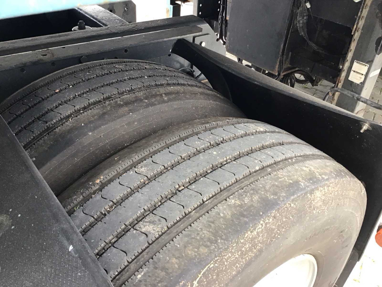 Truck SCANIA V8 - 143H 450 - TRUCK TRACTOR: picture 18 Truck SCANIA V8 - 143H 450 - TRUCK TRACTOR: picture 18