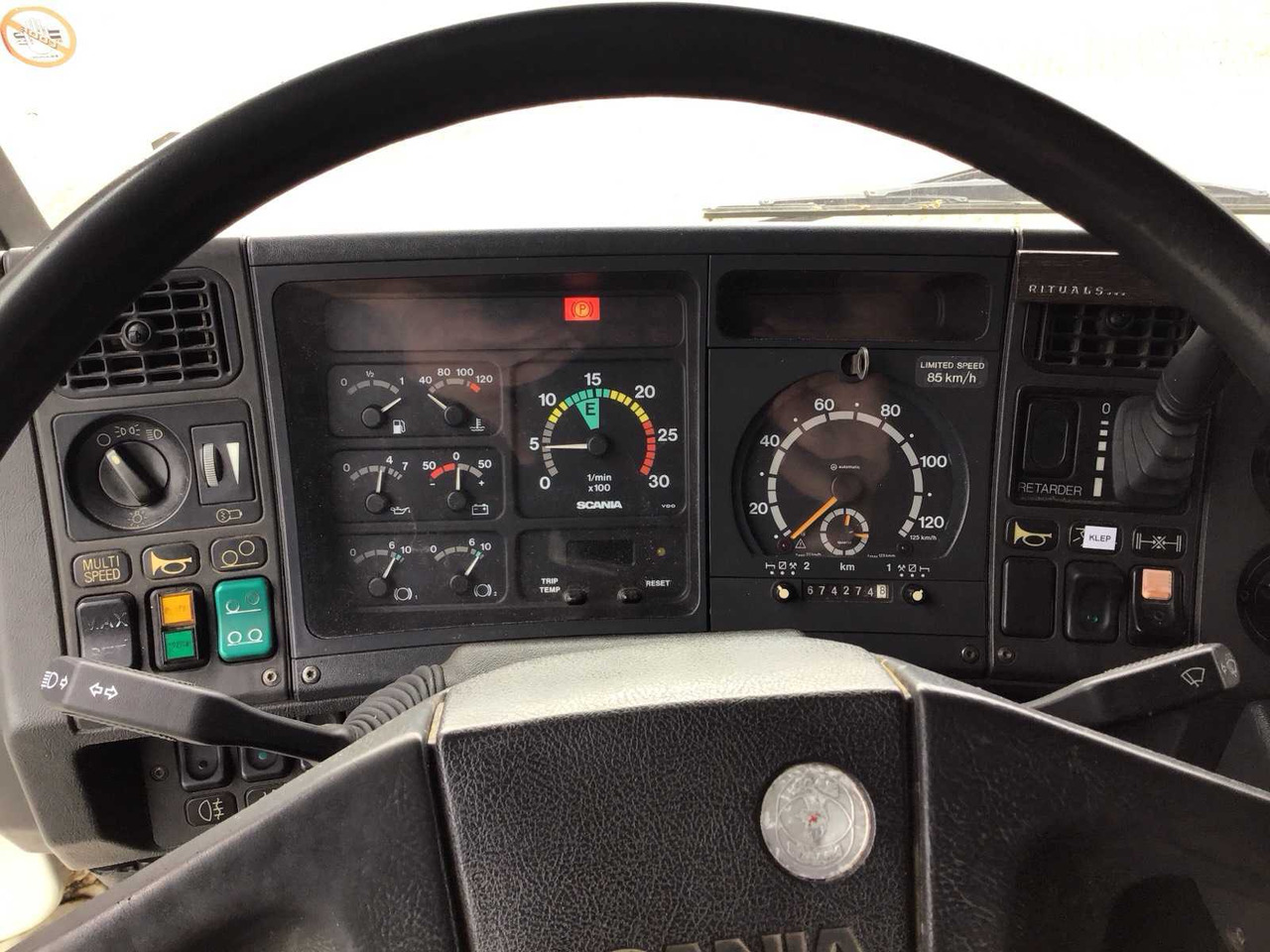 Truck SCANIA V8 - 143H 450 - TRUCK TRACTOR: picture 15 Truck SCANIA V8 - 143H 450 - TRUCK TRACTOR: picture 15