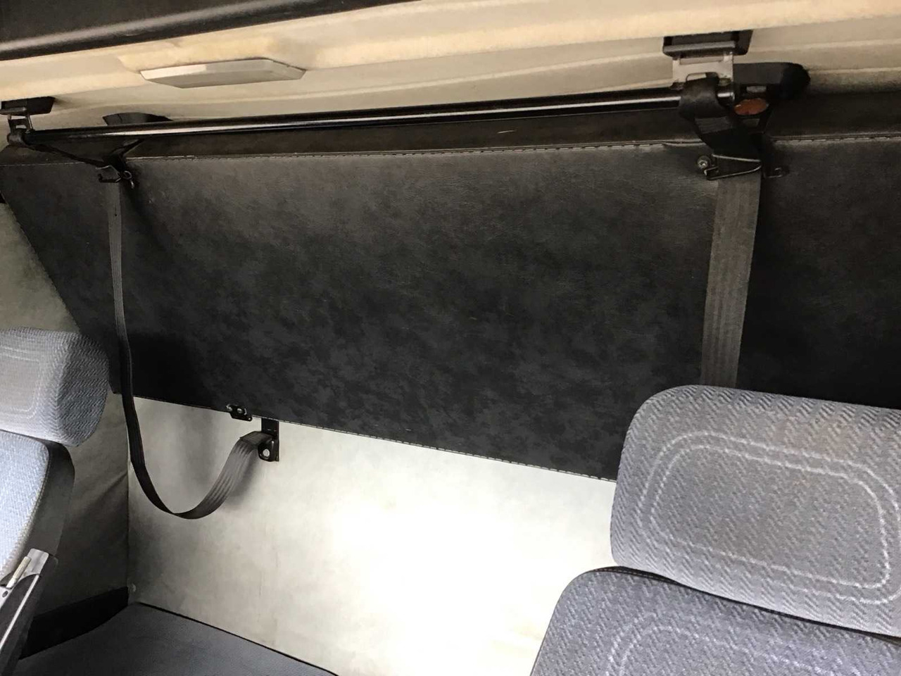 Truck SCANIA V8 - 143H 450 - TRUCK TRACTOR: picture 11 Truck SCANIA V8 - 143H 450 - TRUCK TRACTOR: picture 11