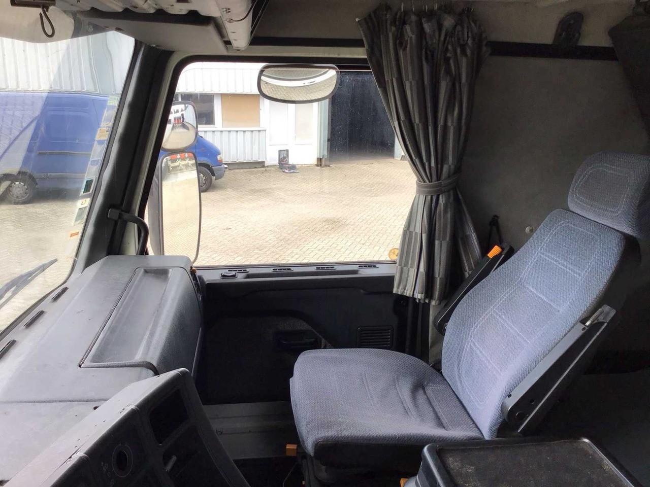 Truck SCANIA V8 - 143H 450 - TRUCK TRACTOR: picture 9 Truck SCANIA V8 - 143H 450 - TRUCK TRACTOR: picture 9