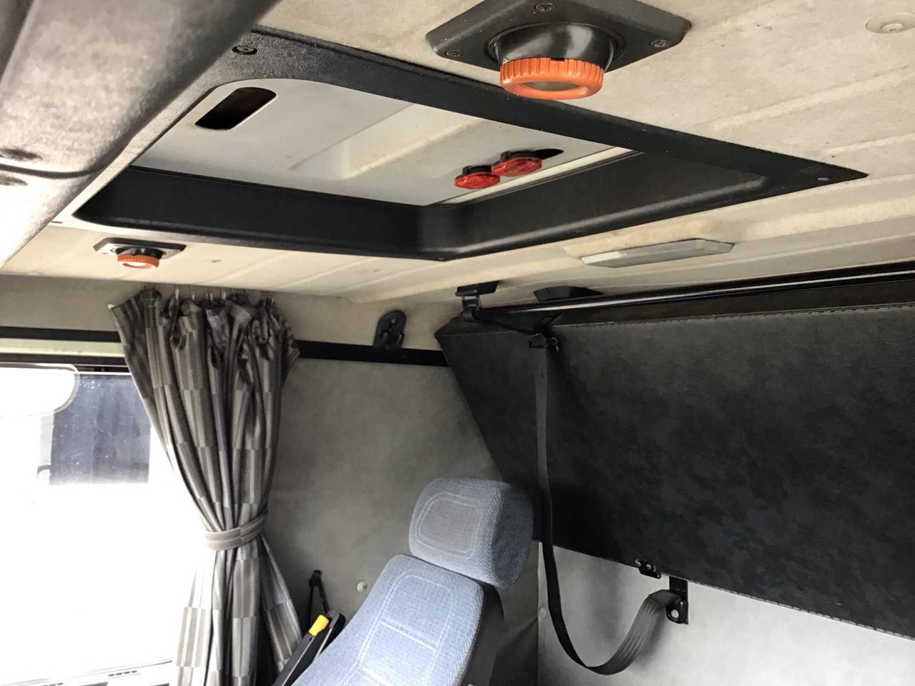 Truck SCANIA V8 - 143H 450 - TRUCK TRACTOR: picture 12 Truck SCANIA V8 - 143H 450 - TRUCK TRACTOR: picture 12