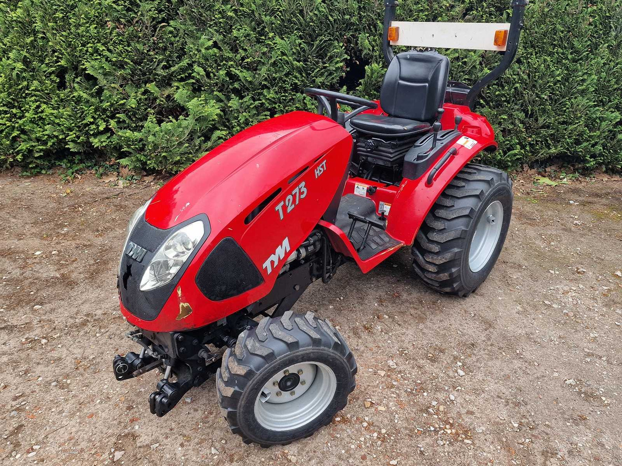 Tym T273 - Municipal tractor: picture 3 Tym T273 - Municipal tractor: picture 3