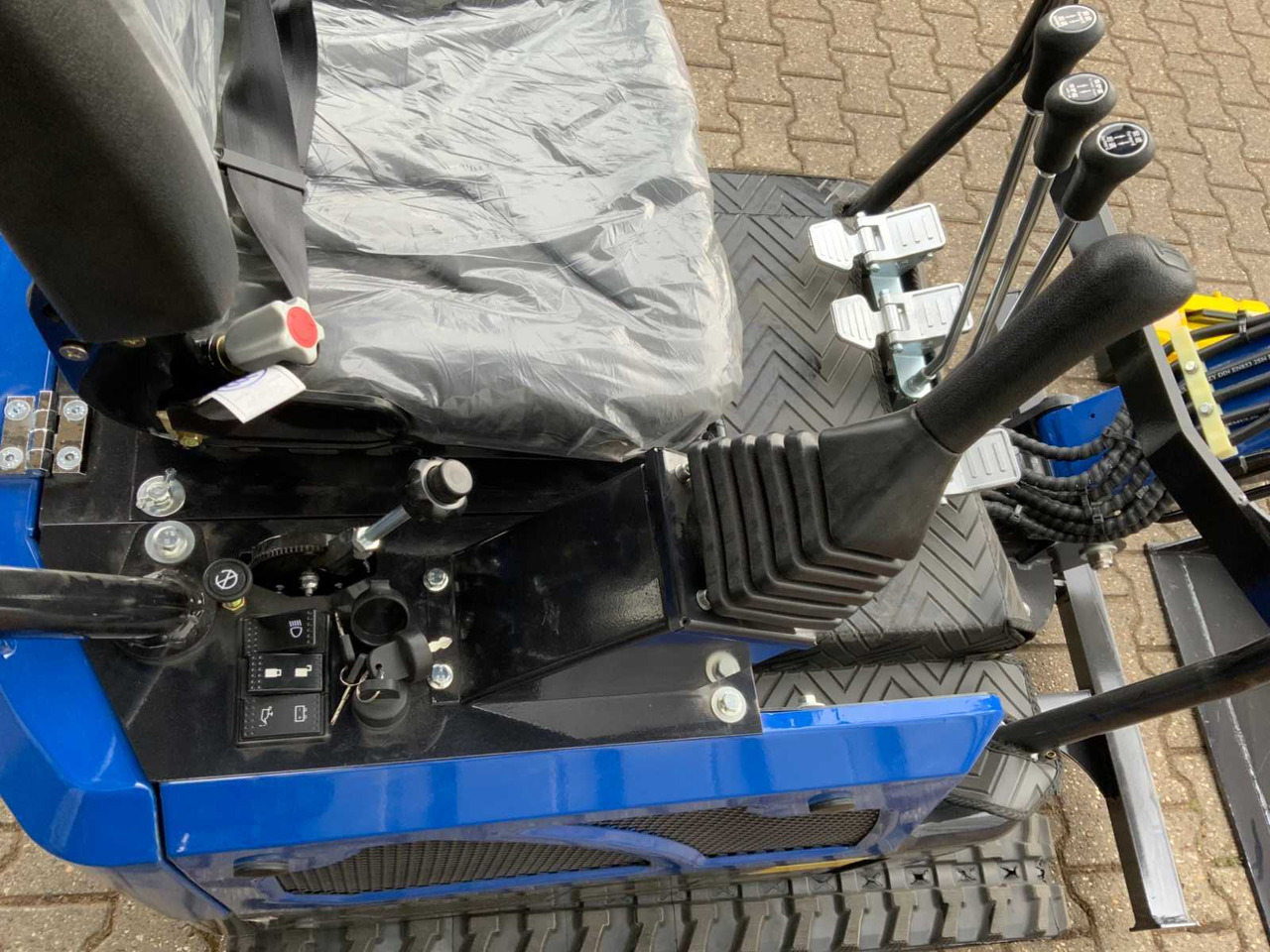 Mini excavator UF Equipment NM-E15: picture 8 Mini excavator UF Equipment NM-E15: picture 8