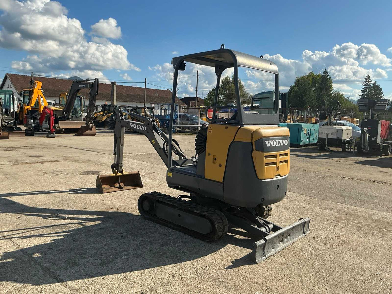 VOLVO - EC 18 D - MINI-EXCAVATOR - 2016 - Mini excavator: picture 3 VOLVO - EC 18 D - MINI-EXCAVATOR - 2016 - Mini excavator: picture 3