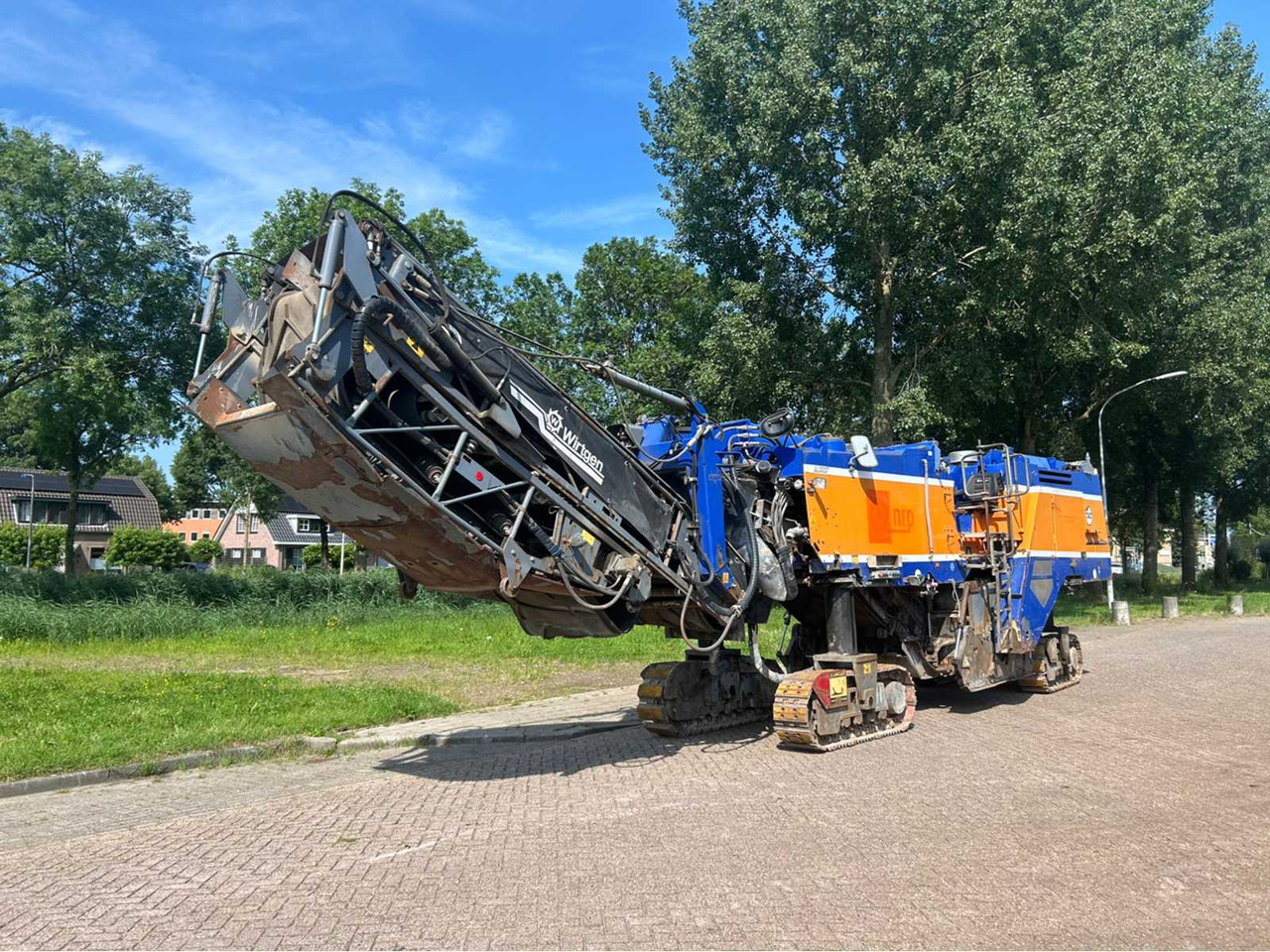 Wirtgen W2200 - Cold planer: picture 1 Wirtgen W2200 - Cold planer: picture 1
