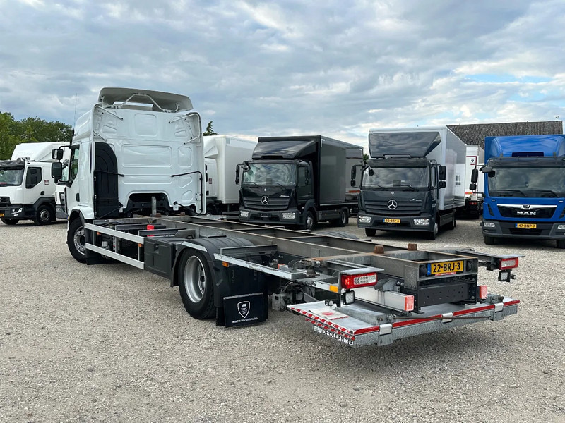 Renault D280 - Curtain side truck: picture 3 Renault D280 - Curtain side truck: picture 3