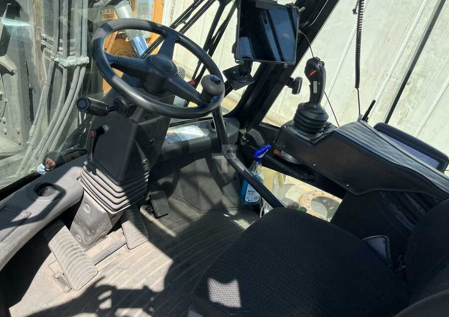 Hyster H25XM-12 - Container handler: picture 5 Hyster H25XM-12 - Container handler: picture 5