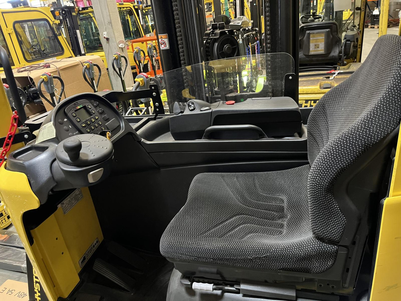 Hyster R1.4 - Reach truck: picture 5 Hyster R1.4 - Reach truck: picture 5