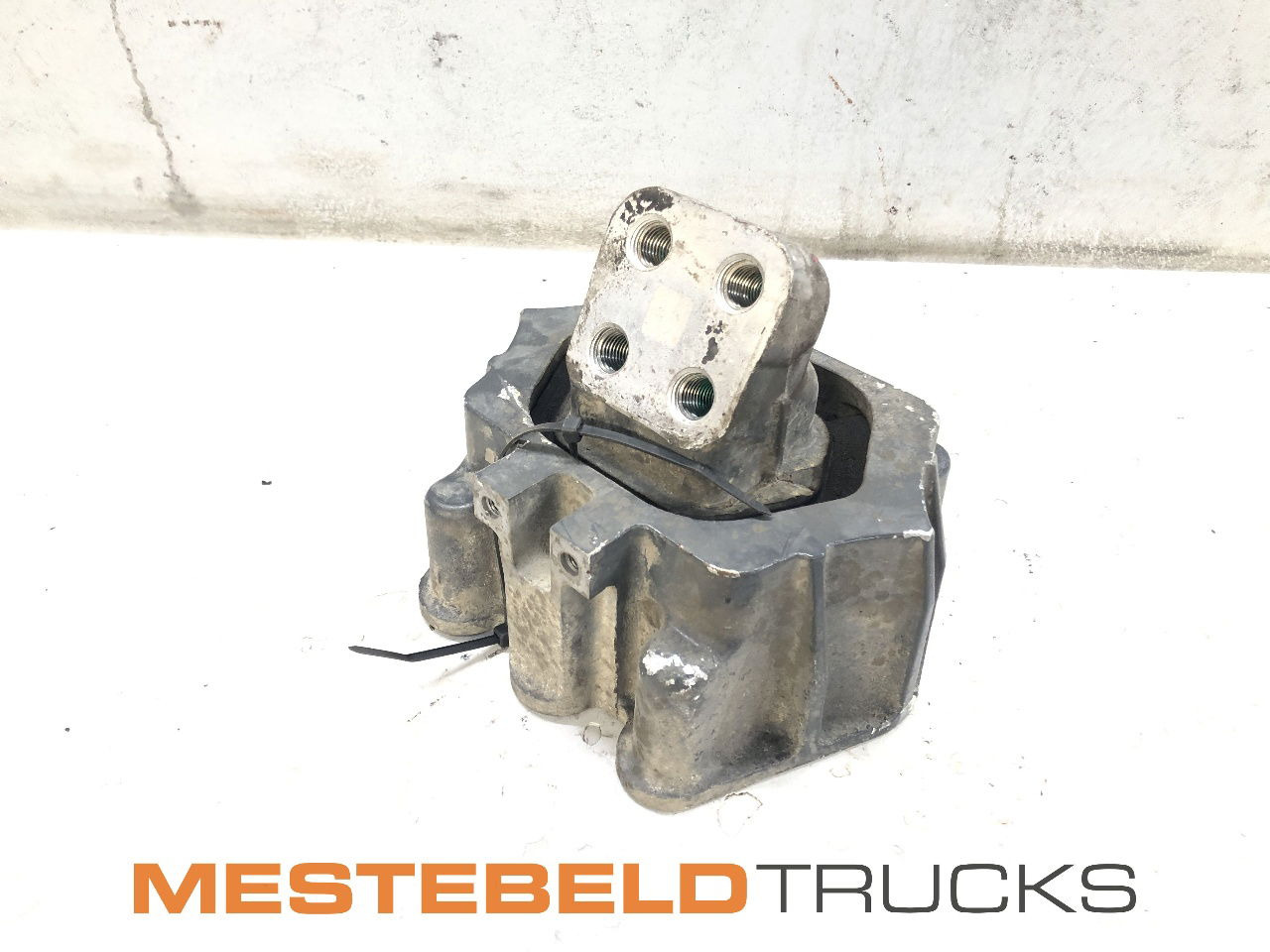 DAF Motorrubber achterkant - Frame/ Chassis for Truck: picture 1 DAF Motorrubber achterkant - Frame/ Chassis for Truck: picture 1