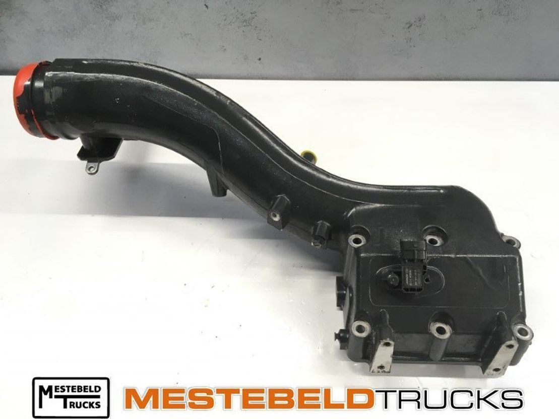 Iveco Inlaatpijp cursor 11 - Air intake system for Truck: picture 1 Iveco Inlaatpijp cursor 11 - Air intake system for Truck: picture 1