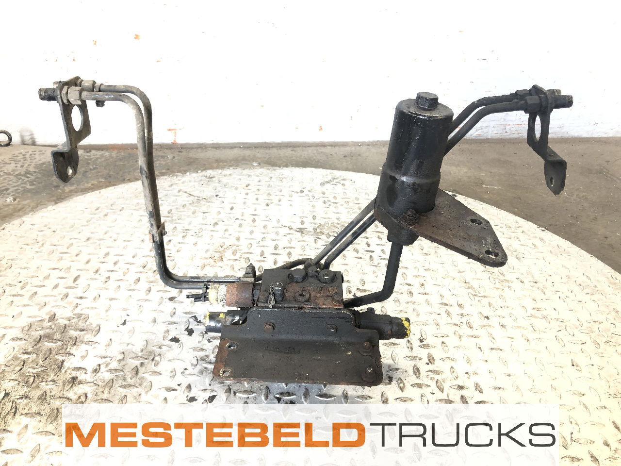 MAN Besturingsventiel voorloopas 8x4 - Steering for Truck: picture 1 MAN Besturingsventiel voorloopas 8x4 - Steering for Truck: picture 1