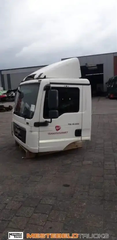 MAN Cabine TGL 12.220 - Cab for Truck: picture 1 MAN Cabine TGL 12.220 - Cab for Truck: picture 1
