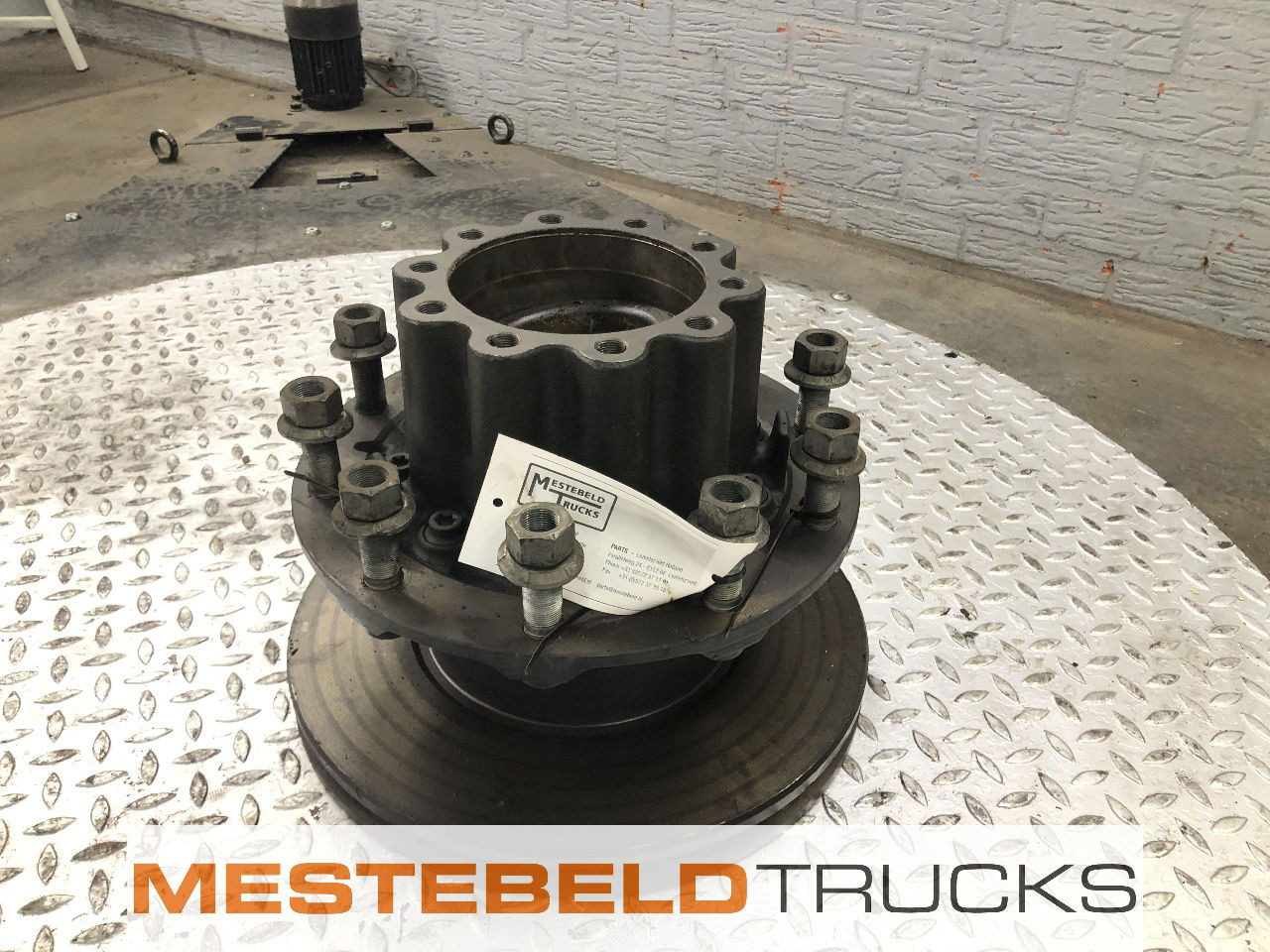 Mercedes-Benz Achterasnaaf - Rear axle for Truck: picture 1 Mercedes-Benz Achterasnaaf - Rear axle for Truck: picture 1