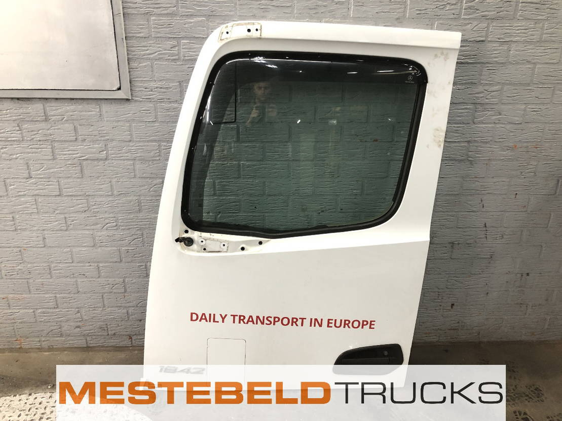 Mercedes-Benz Deur links - Cab and interior for Truck: picture 1 Mercedes-Benz Deur links - Cab and interior for Truck: picture 1
