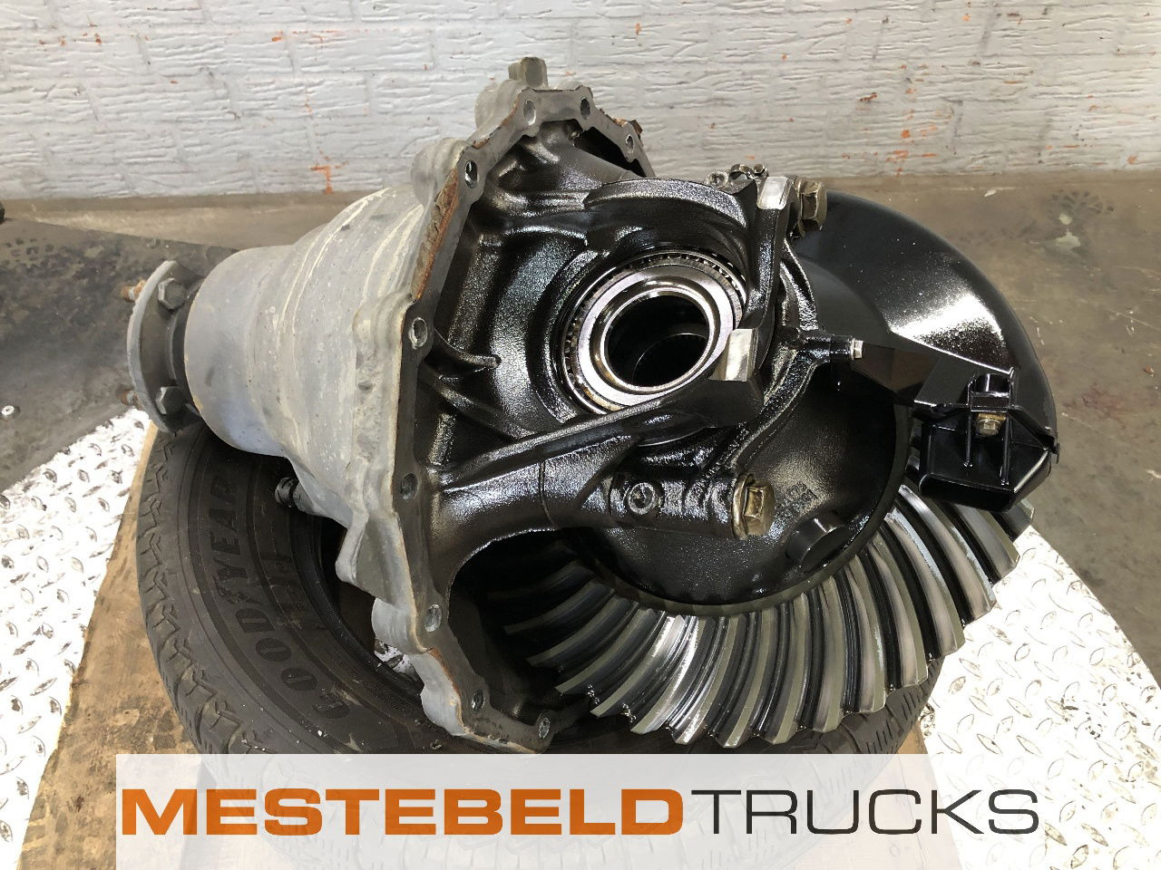 Mercedes-Benz Differentieel R440/13 2,412-1 - Rear axle for Truck: picture 1 Mercedes-Benz Differentieel R440/13 2,412-1 - Rear axle for Truck: picture 1