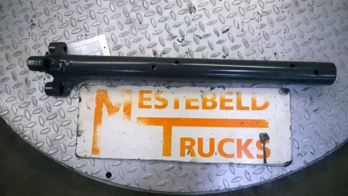 Mercedes-Benz Spatbordsteun achteras - Frame/ Chassis for Truck: picture 1 Mercedes-Benz Spatbordsteun achteras - Frame/ Chassis for Truck: picture 1