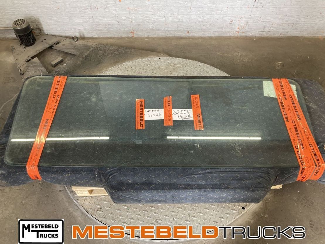 Unimog Voorruit - Cab and interior for Truck: picture 1 Unimog Voorruit - Cab and interior for Truck: picture 1