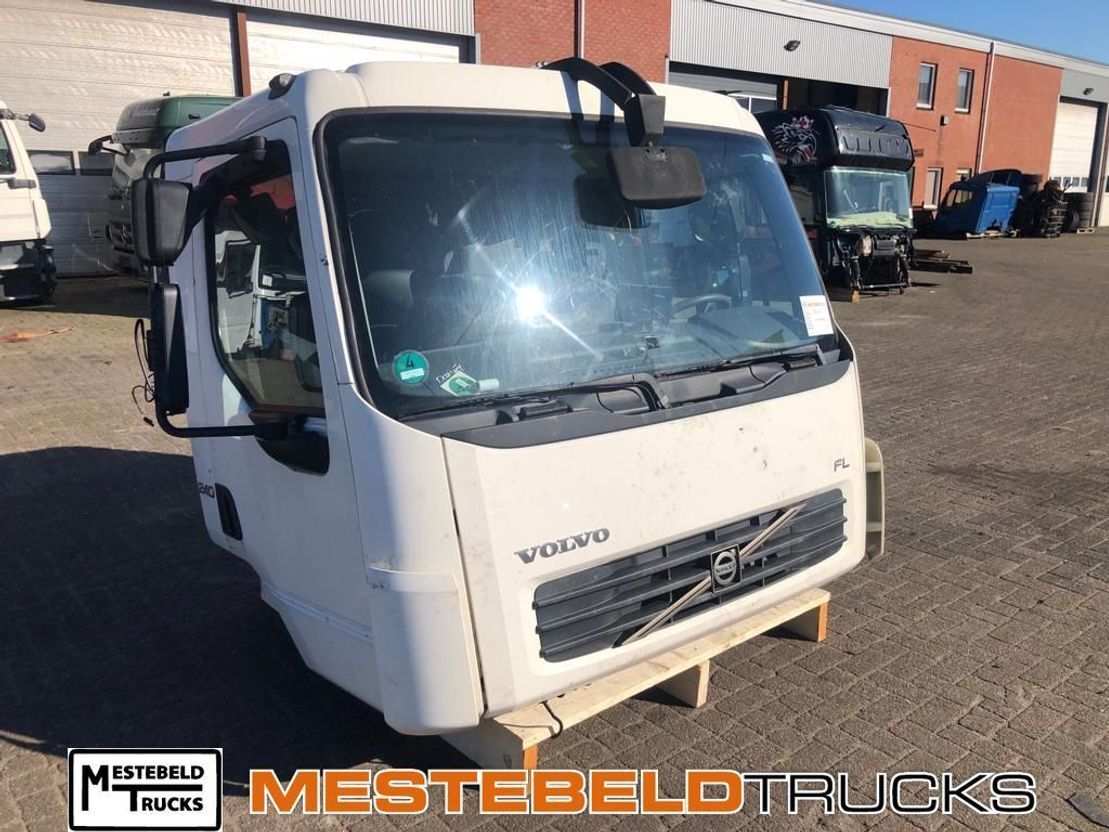 Volvo Cabine - Cab for Truck: picture 1 Volvo Cabine - Cab for Truck: picture 1