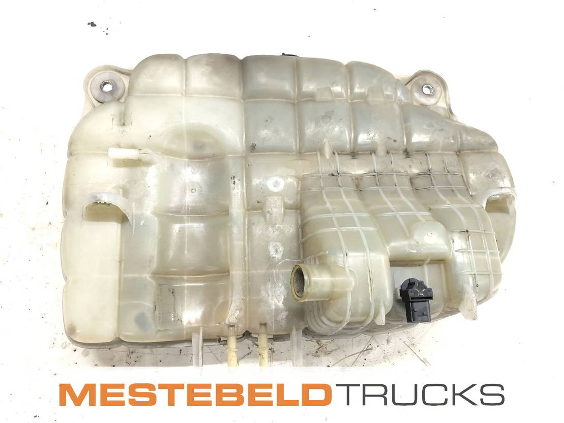 Volvo Expansietank - Expansion tank for Truck: picture 1 Volvo Expansietank - Expansion tank for Truck: picture 1