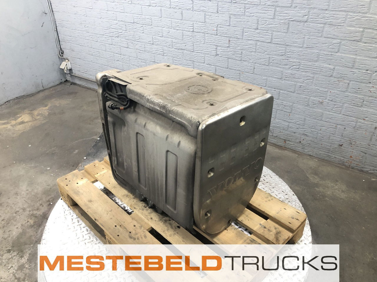 Volvo Katalysator - Muffler/ Exhaust system for Truck: picture 1 Volvo Katalysator - Muffler/ Exhaust system for Truck: picture 1