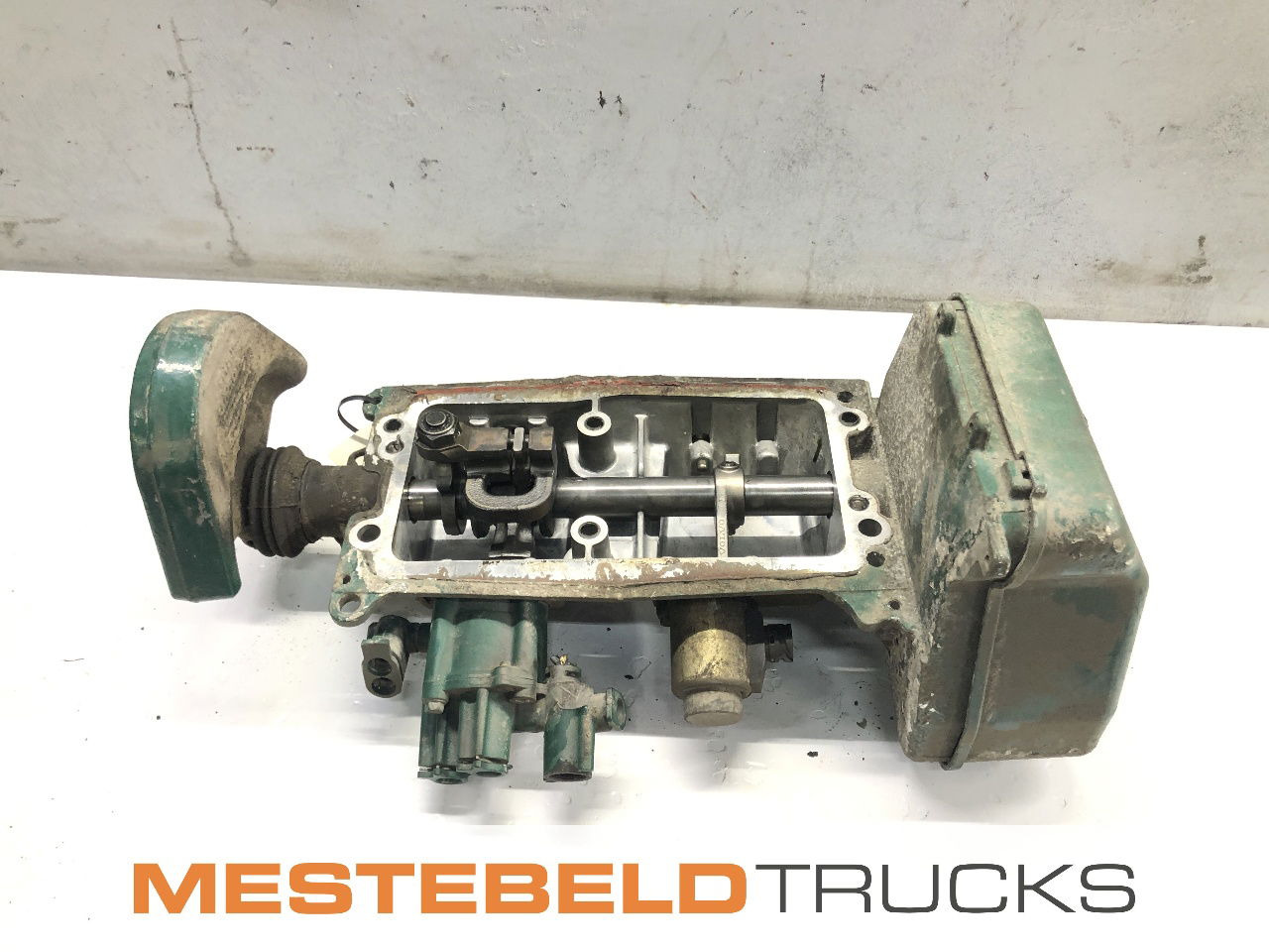 Volvo Schakeldeksel FH12 - Gearbox and parts for Truck: picture 1 Volvo Schakeldeksel FH12 - Gearbox and parts for Truck: picture 1