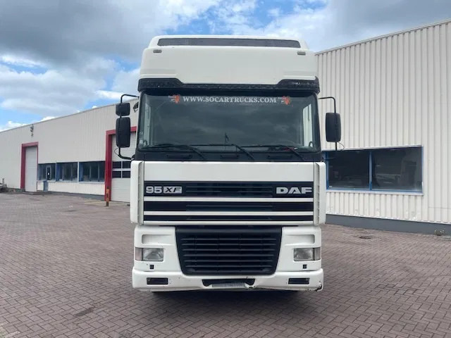 DAF XF 95.480 Euro 2 Manual-gear - Tractor unit: picture 2 DAF XF 95.480 Euro 2 Manual-gear - Tractor unit: picture 2