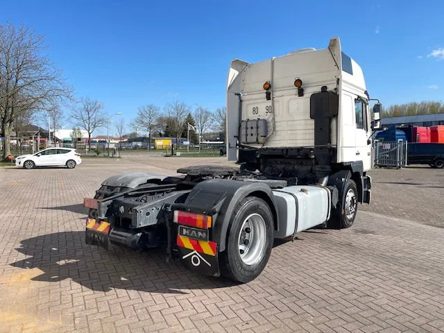 MAN 19.463 6 Cilinder Manual pomp - Tractor unit: picture 3 MAN 19.463 6 Cilinder Manual pomp - Tractor unit: picture 3