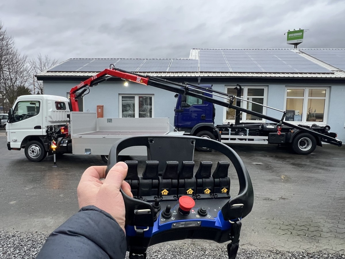 FUSO 3S15 Alu Pritsche 2.80m Ladekran Funk! - Open body delivery van: picture 2 FUSO 3S15 Alu Pritsche 2.80m Ladekran Funk! - Open body delivery van: picture 2